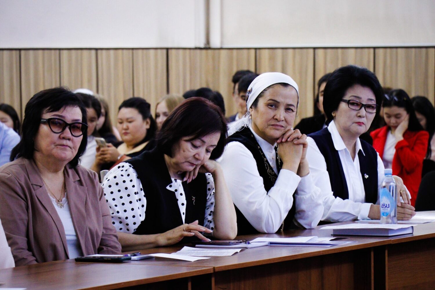 КАНЫБЕК ИМАНАЛИЕВ РЕСПУБЛИКАЛЫК ЖАШТАР ФОРУМУНА КАТЫШТЫ