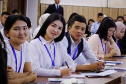 КАНЫБЕК ИМАНАЛИЕВ РЕСПУБЛИКАЛЫК ЖАШТАР ФОРУМУНА КАТЫШТЫ