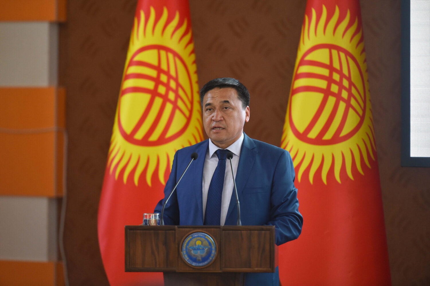 МИНИСТР МЕКТЕПТЕРДЕ “МОЗАИК” БИЛИМ БЕРҮҮ ПРОГРАММАСЫ МЕНЕН ОКУТУУНУ СУНУШТАДЫ