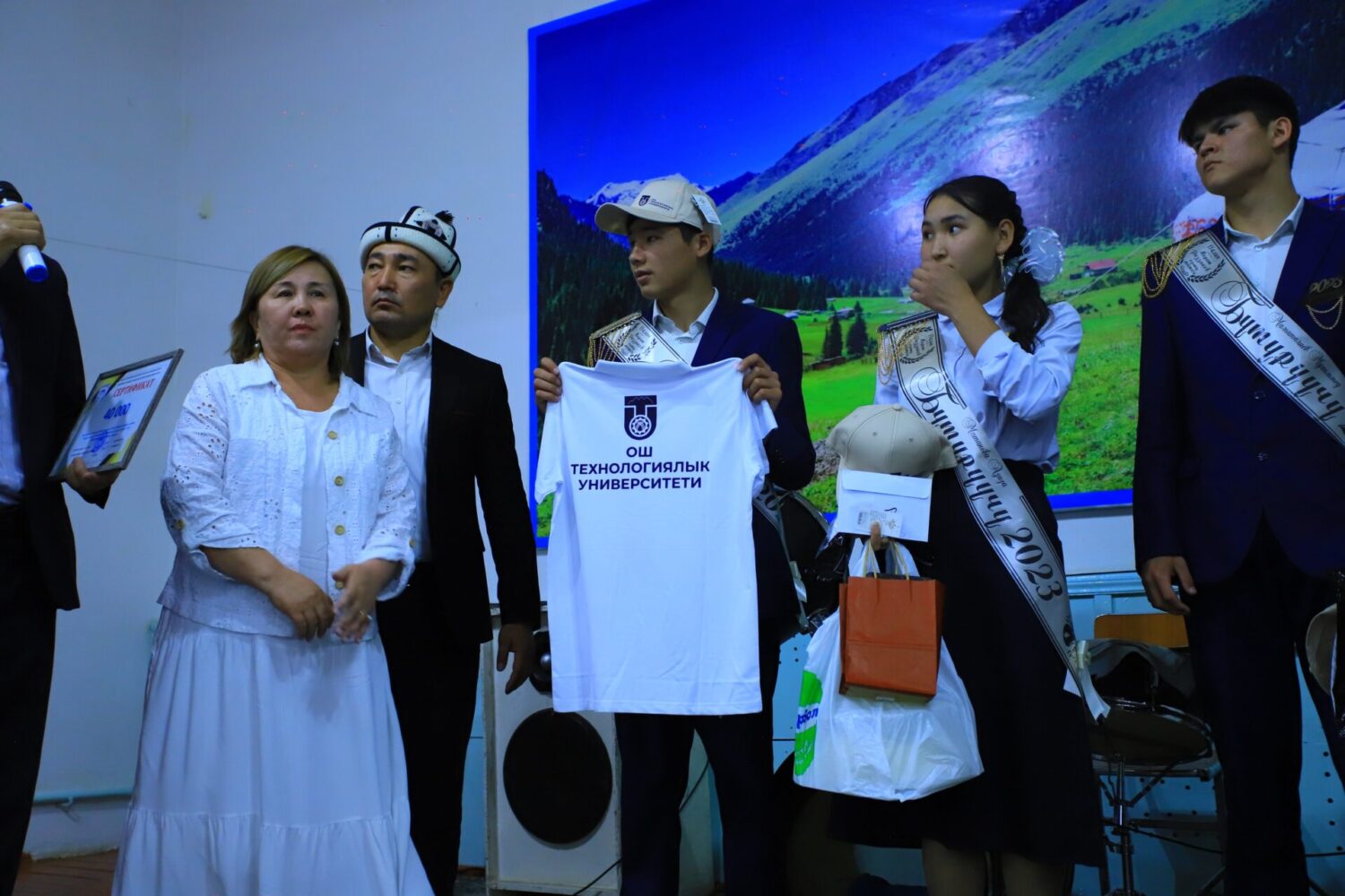 ОКУТУУЧУЛАР «АКЫРКЫ КОНГУРОО» САЛТАНАТЫНДА