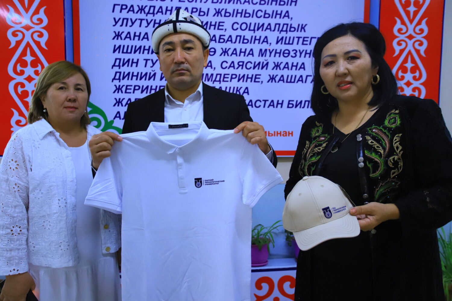 ОКУТУУЧУЛАР «АКЫРКЫ КОНГУРОО» САЛТАНАТЫНДА