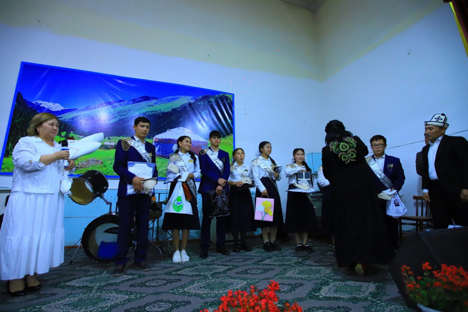 ОКУТУУЧУЛАР «АКЫРКЫ КОНГУРОО» САЛТАНАТЫНДА