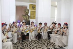 КАРЛЫГАЧ ЭСЕНГУЛОВА — ЧҮЙДҮН МЫКТЫ МУГАЛИМИ