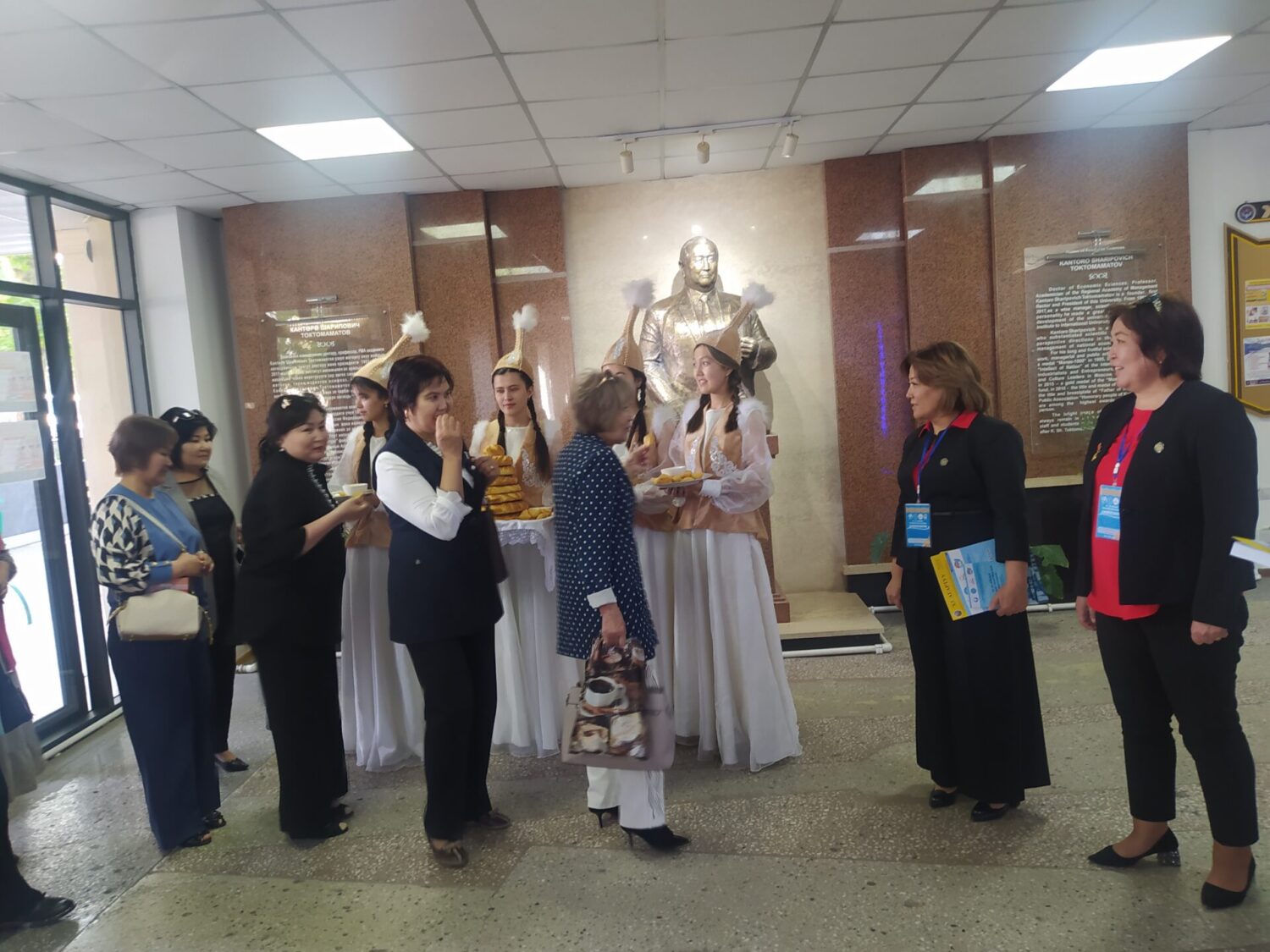 ЭЛ АРАЛЫК СИМПОЗИУМ ӨЗ ИШИН БАШТАДЫ