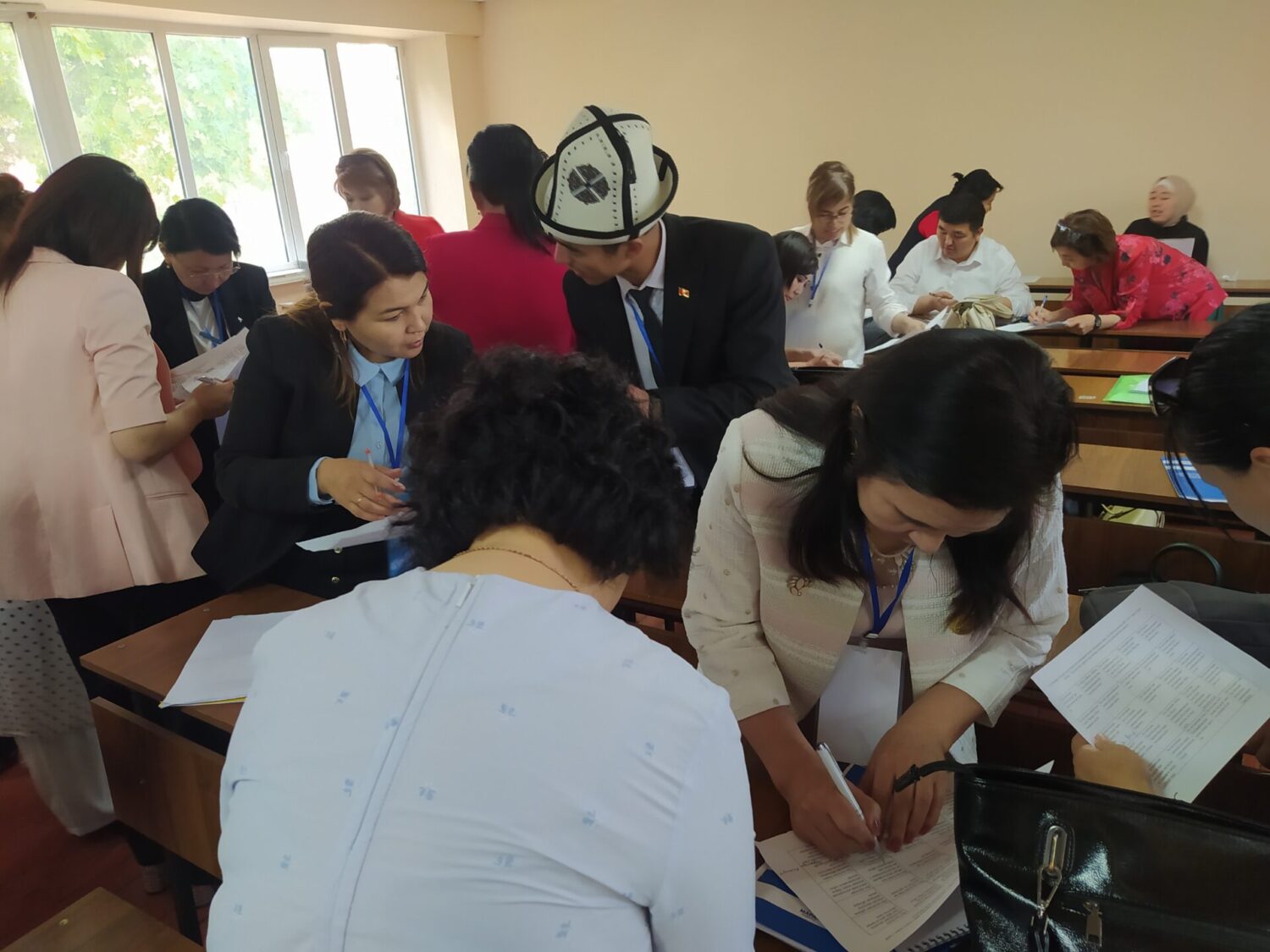 ТАРБИЯ МАСЕЛЕСИН ТАЛКУУГА АЛГАН СИМПОЗИУМ