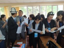 ТАРБИЯ МАСЕЛЕСИН ТАЛКУУГА АЛГАН СИМПОЗИУМ