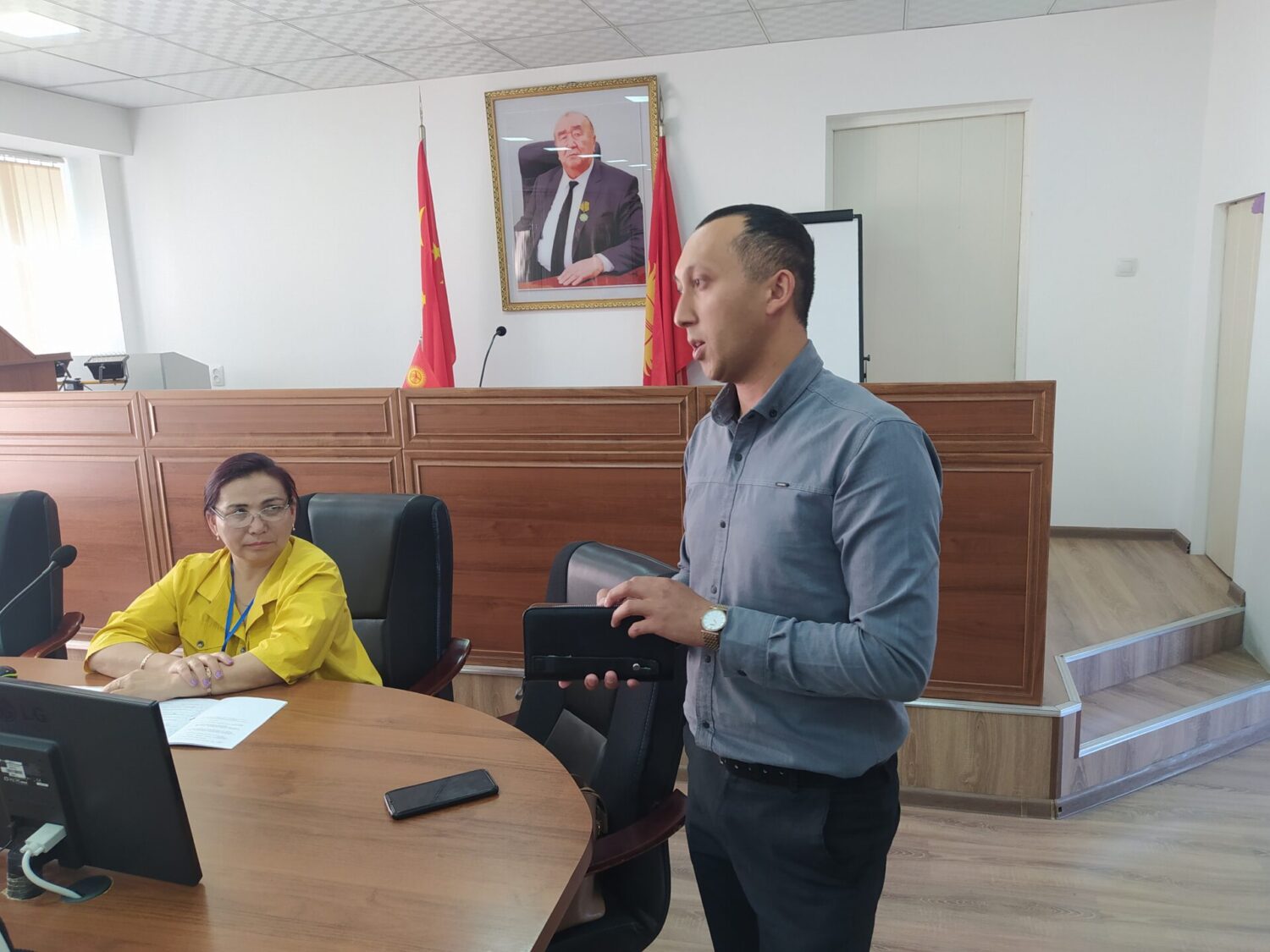 ТАРБИЯ МАСЕЛЕСИН ТАЛКУУГА АЛГАН СИМПОЗИУМ