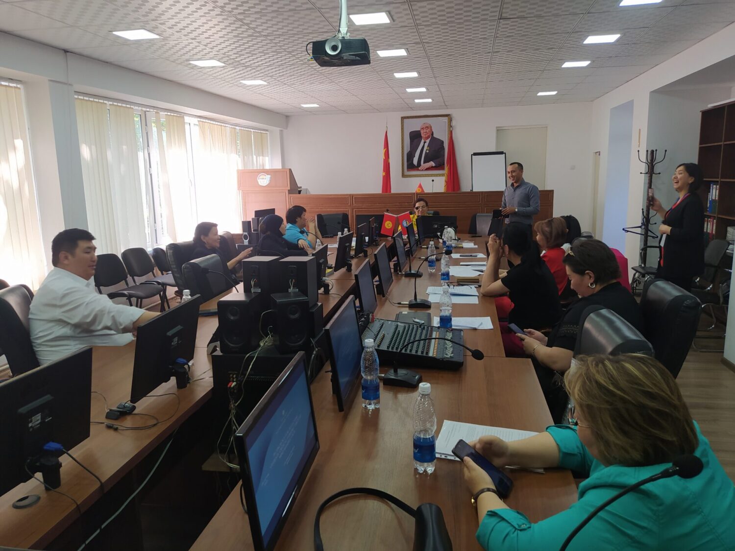 ТАРБИЯ МАСЕЛЕСИН ТАЛКУУГА АЛГАН СИМПОЗИУМ