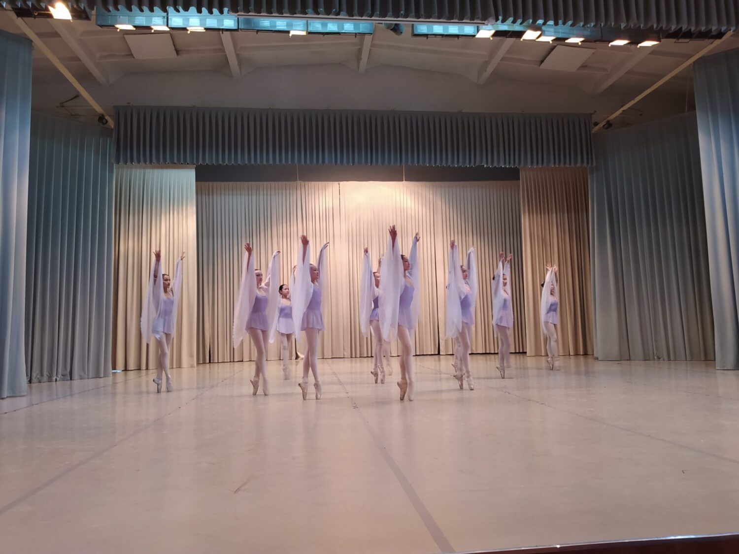 БАЛЕТ МЕКТЕБИНДЕГИ АЙТМАТОВДУН МААРАКЕСИ