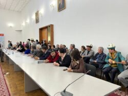 “МАНАСЧЫЛАР” КИТЕБИ ҮЧ ТИЛДЕ ЧЫКТЫ