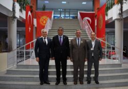 РЕКТОР ТҮРКСОЙДУН АЛТЫН МЕДАЛЫ МЕНЕН СЫЙЛАНДЫ