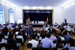 КАНЫБЕК ИМАНАЛИЕВ РЕСПУБЛИКАЛЫК ЖАШТАР ФОРУМУНА КАТЫШТЫ