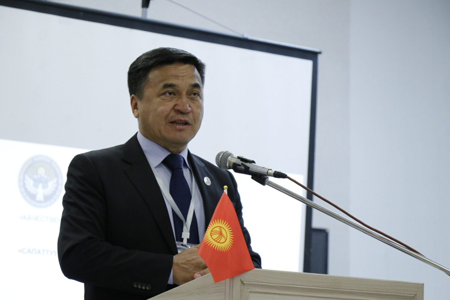КАНЫБЕК ИМАНАЛИЕВ: “КЕСИПТИК БИЛИМ БЕРҮҮ БҮТҮНДӨЙ ЭКОНОМИКАНЫН АТААНДАШТЫККА ЖӨНДӨМДҮҮЛҮГҮН ЖОГОРУЛАТУУГА ЖОЛ АЧАТ”