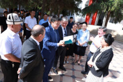 МИНИСТР ОШМУНУН СТУДЕНТИ ТАРТКАН СҮРӨТТҮ САТЫП АЛДЫ