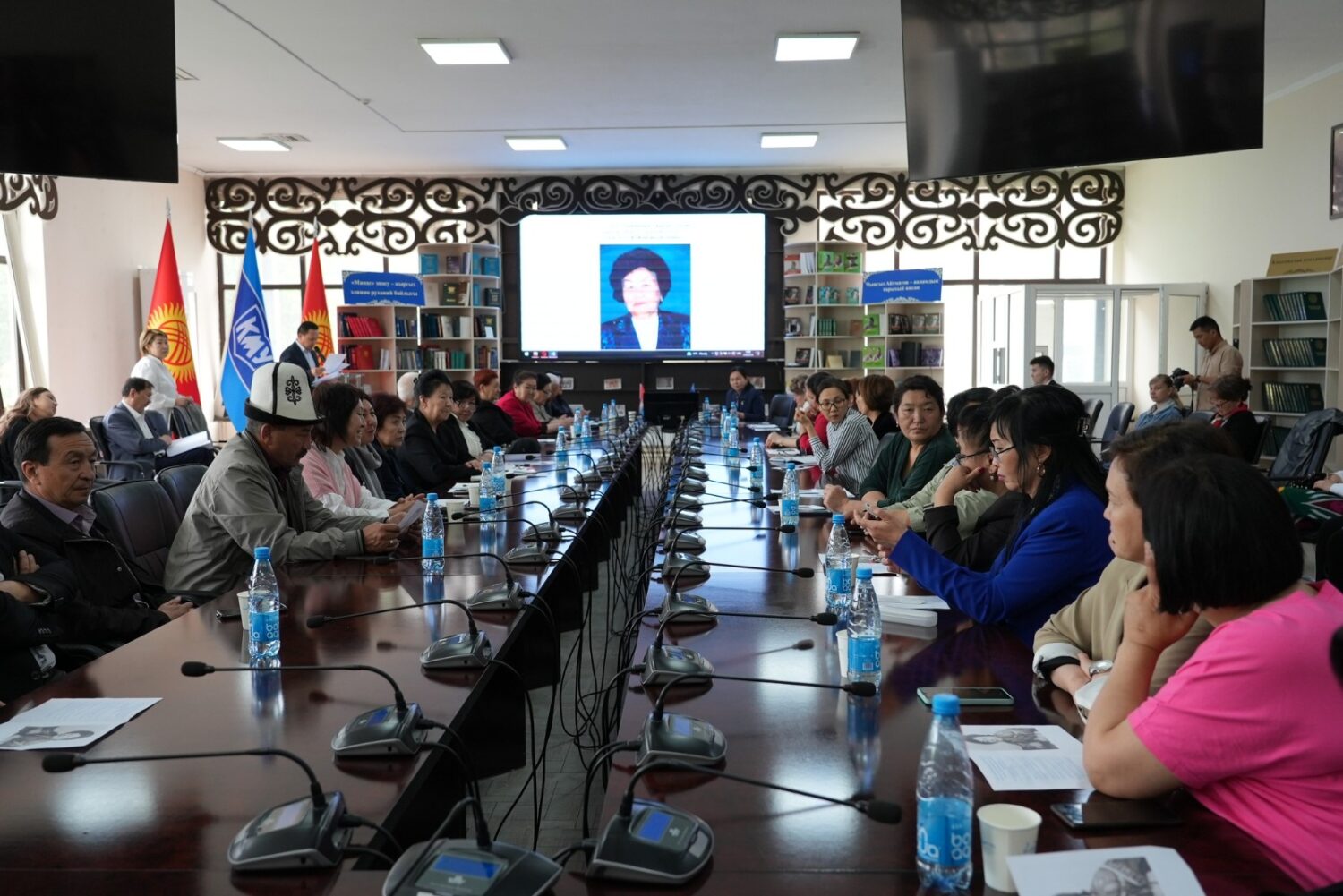 МАГРИФА РАХИМОВАНЫН ЖАРКЫН ЭЛЕСИНЕ АРНАЛГАН «КЫРГЫЗ ПЕДАГОГИКАСЫНЫН УЛУУ УСТАТЫ” АТТУУ ЖОЖДОР АРАЛЫК СЕМИНАР ӨТТҮ