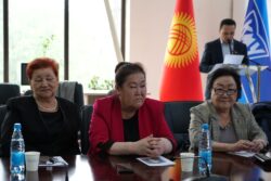 МАГРИФА РАХИМОВАНЫН ЖАРКЫН ЭЛЕСИНЕ АРНАЛГАН «КЫРГЫЗ ПЕДАГОГИКАСЫНЫН УЛУУ УСТАТЫ” АТТУУ ЖОЖДОР АРАЛЫК СЕМИНАР ӨТТҮ