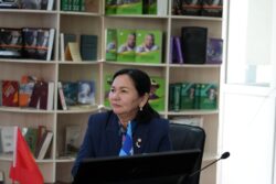 МАГРИФА РАХИМОВАНЫН ЖАРКЫН ЭЛЕСИНЕ АРНАЛГАН «КЫРГЫЗ ПЕДАГОГИКАСЫНЫН УЛУУ УСТАТЫ” АТТУУ ЖОЖДОР АРАЛЫК СЕМИНАР ӨТТҮ