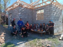 БҮТҮРҮҮЧҮЛӨР ЖАЛГЫЗ БОЙ ЭНЕГЕ ҮЙ КУРУП БЕРИШТИ