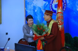 ЛИМ ЁН ШИГ ОШТУНУН “АРДАКТУУ ПРОФЕССОРУ” НААМЫНА ЭЭ БОЛДУ