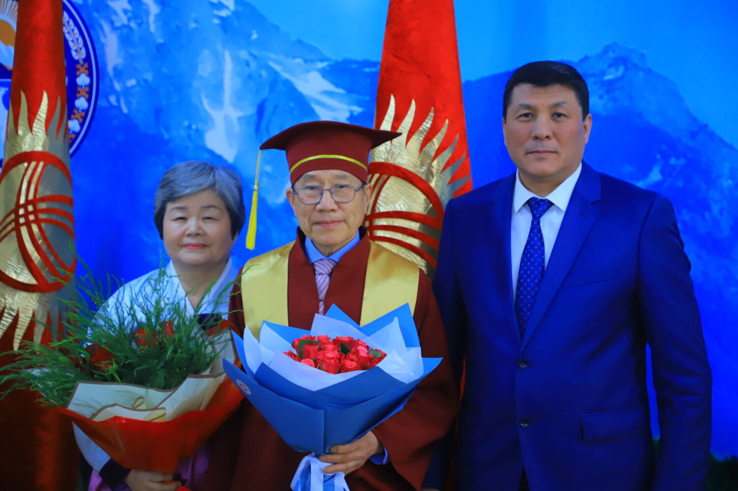 ЛИМ ЁН ШИГ ОШТУНУН “АРДАКТУУ ПРОФЕССОРУ” НААМЫНА ЭЭ БОЛДУ