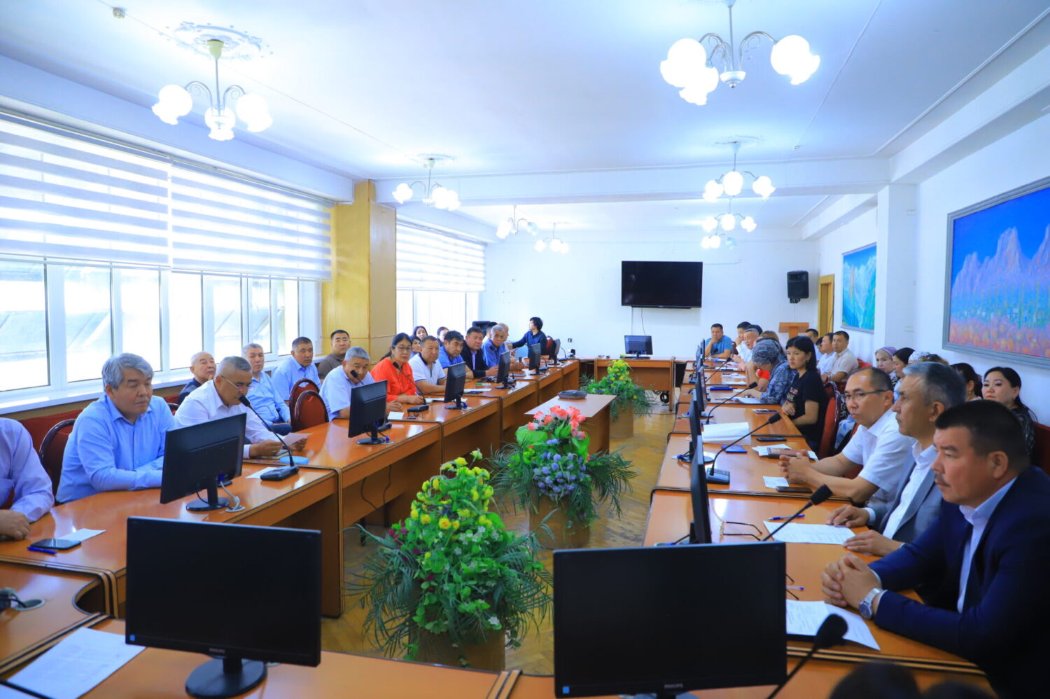 ОШТУНУН ОКУТУУЧУЛАРЫ ЭЛ АРАЛЫК СИМПОЗИУМДА