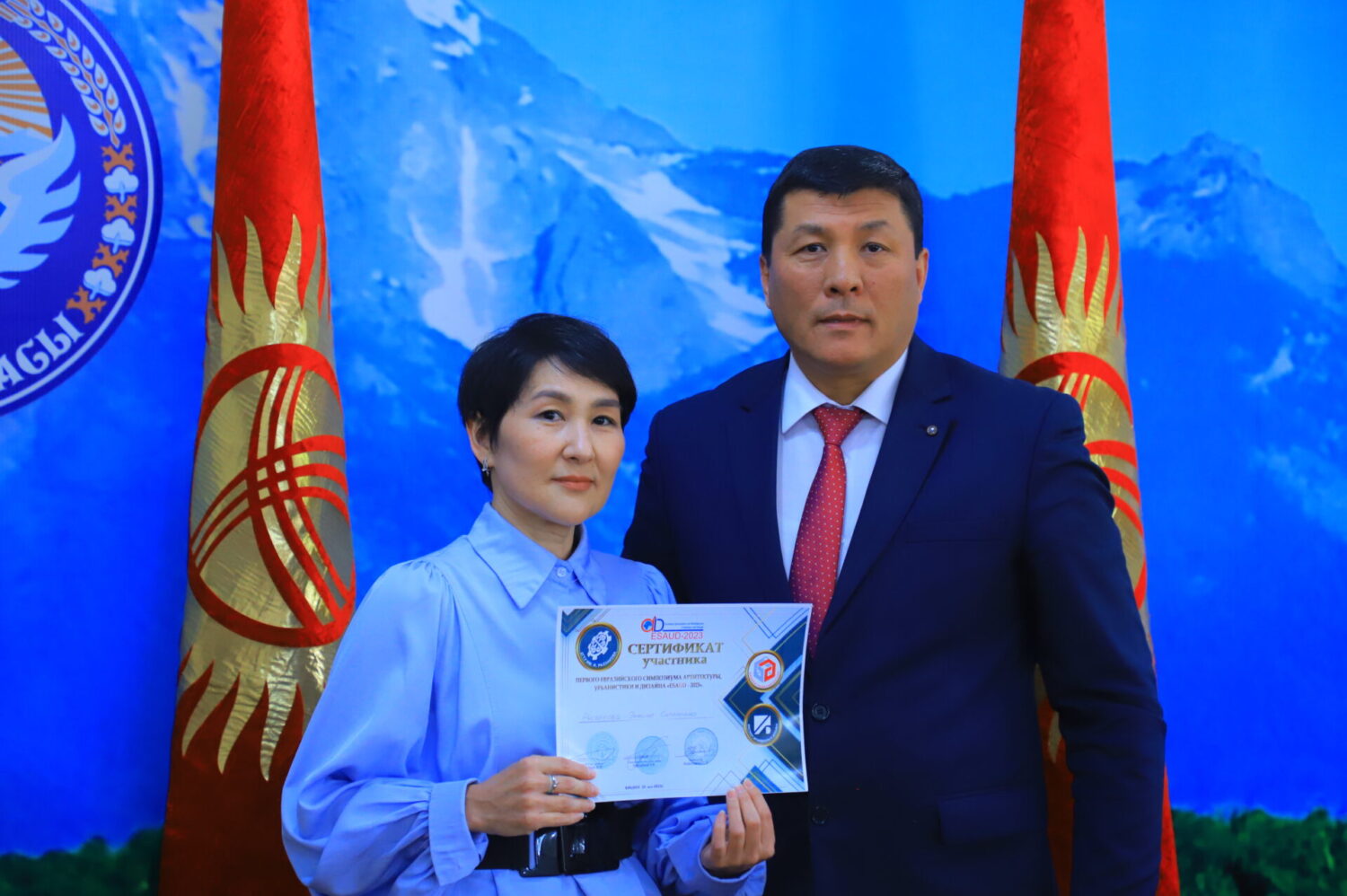 ОШТУНУН ОКУТУУЧУЛАРЫ ЭЛ АРАЛЫК СИМПОЗИУМДА