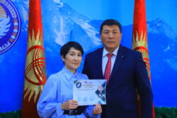 ОШТУНУН ОКУТУУЧУЛАРЫ ЭЛ АРАЛЫК СИМПОЗИУМДА