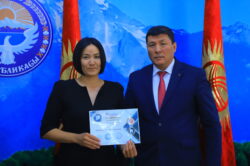 ОШТУНУН ОКУТУУЧУЛАРЫ ЭЛ АРАЛЫК СИМПОЗИУМДА