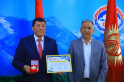 ОШТУНУН ОКУТУУЧУЛАРЫ ЭЛ АРАЛЫК СИМПОЗИУМДА