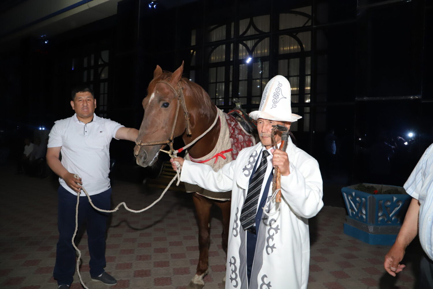 АРДАКТУУ ОКУТУУЧУ МУРЗАШ ЖУМАБАЕВ 70 ЖАШТА