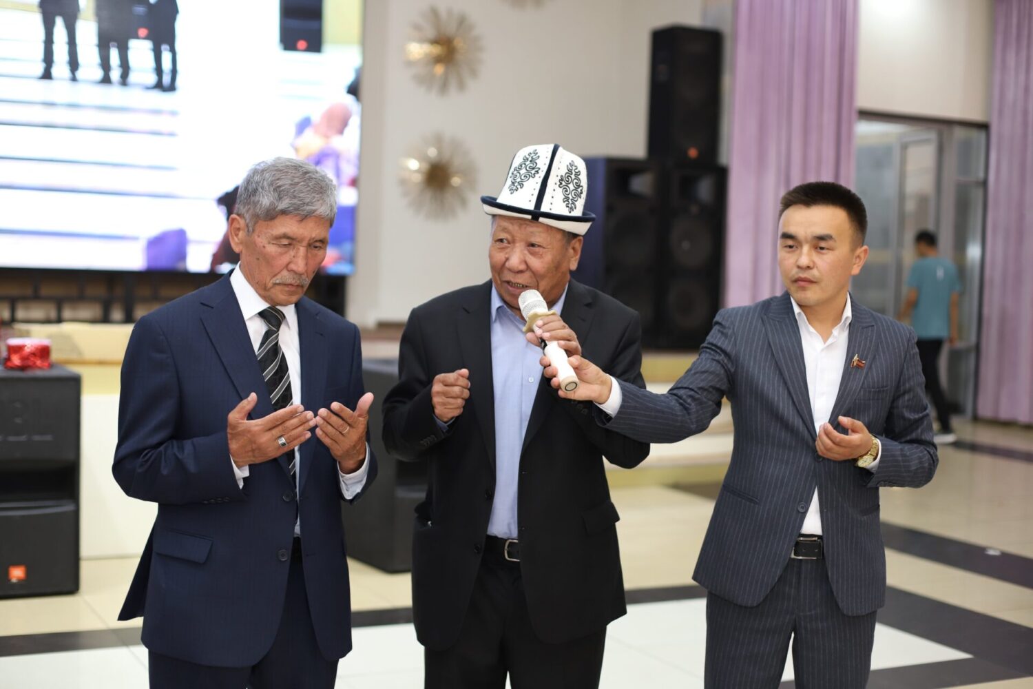 АРДАКТУУ ОКУТУУЧУ МУРЗАШ ЖУМАБАЕВ 70 ЖАШТА