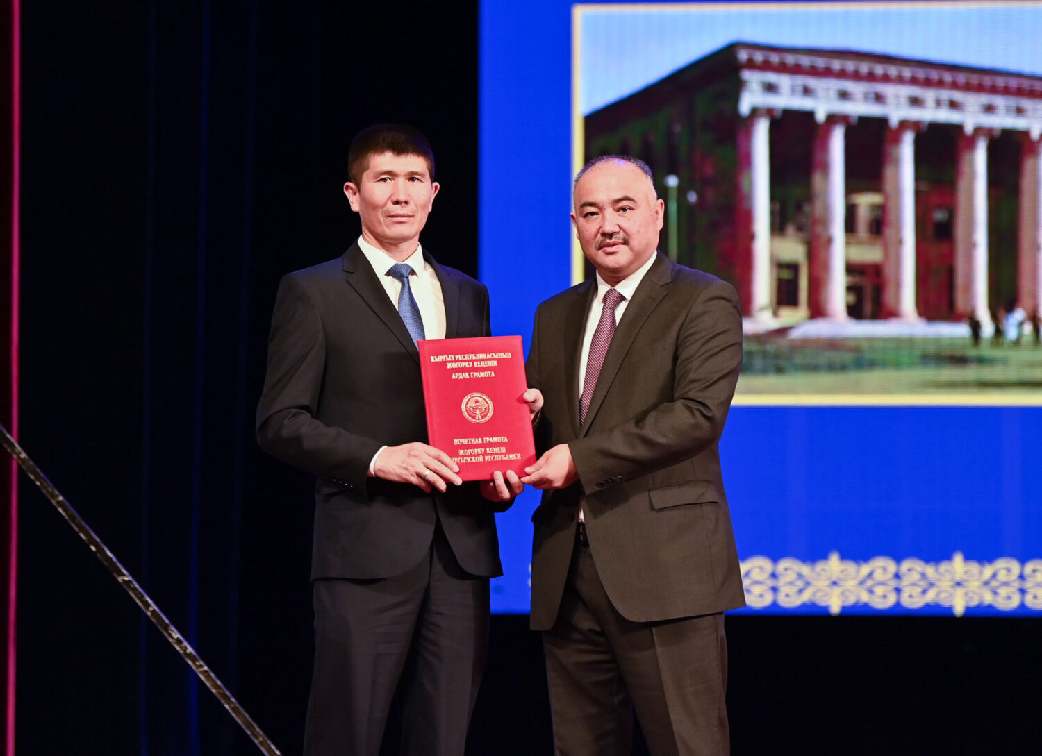 НУРЛАНБЕК ШАКИЕВ КЫРГЫЗ УЛУТТУК АГРАРДЫК УНИВЕРСИТЕТИНИН 90 ЖЫЛДЫК МААРЕКЕСИНЕ АРНАЛГАН САЛТАНАТКА КАТЫШТЫ