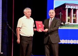 НУРЛАНБЕК ШАКИЕВ КЫРГЫЗ УЛУТТУК АГРАРДЫК УНИВЕРСИТЕТИНИН 90 ЖЫЛДЫК МААРЕКЕСИНЕ АРНАЛГАН САЛТАНАТКА КАТЫШТЫ