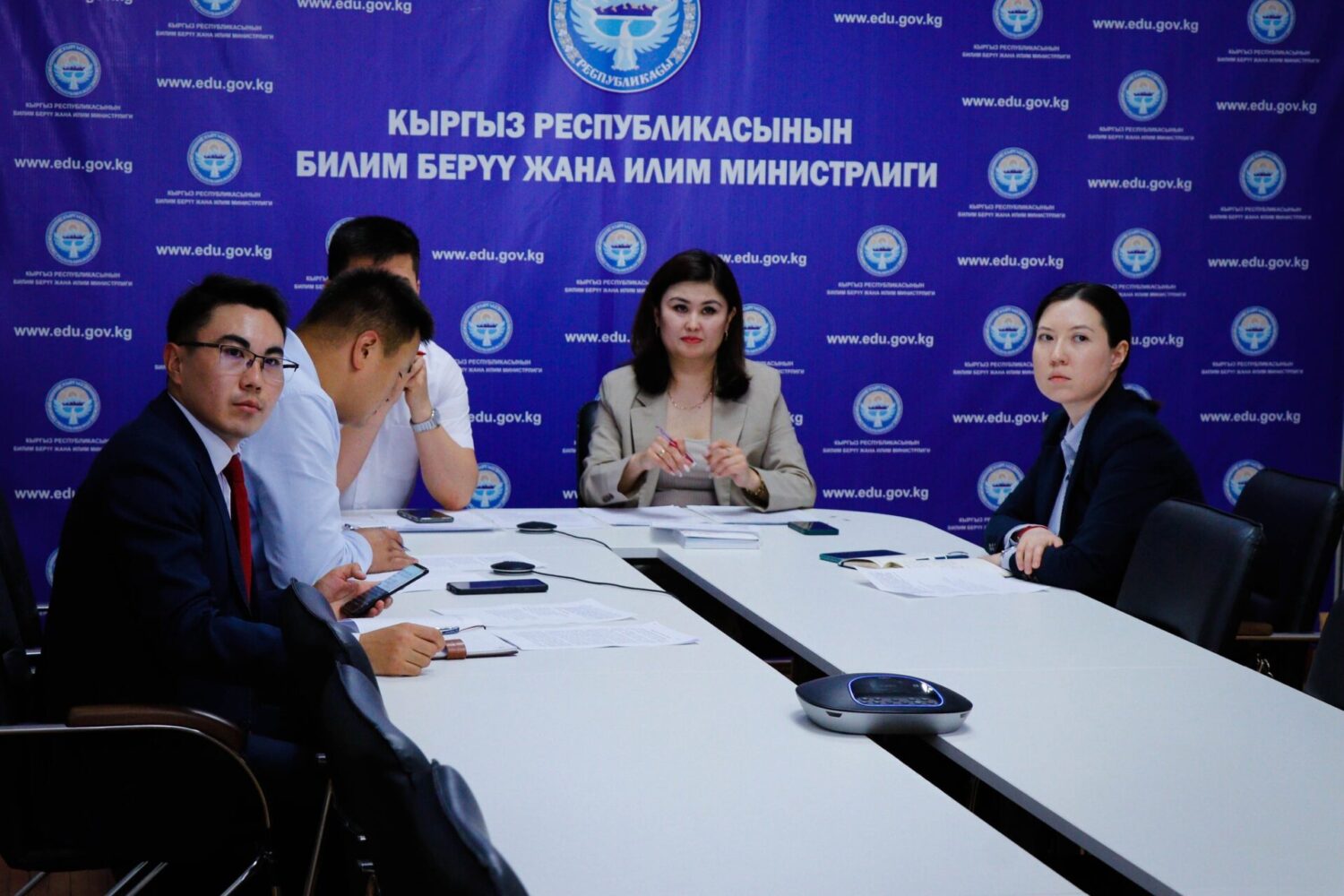 ЖОГОРКУ БИЛИМ БЕРҮҮ БОЮНЧА КЫРГЫЗ-ВЕНГЕР ЖУМУШЧУ ТОБУНУН БИРИНЧИ ОТУРУМУ ӨТТҮ