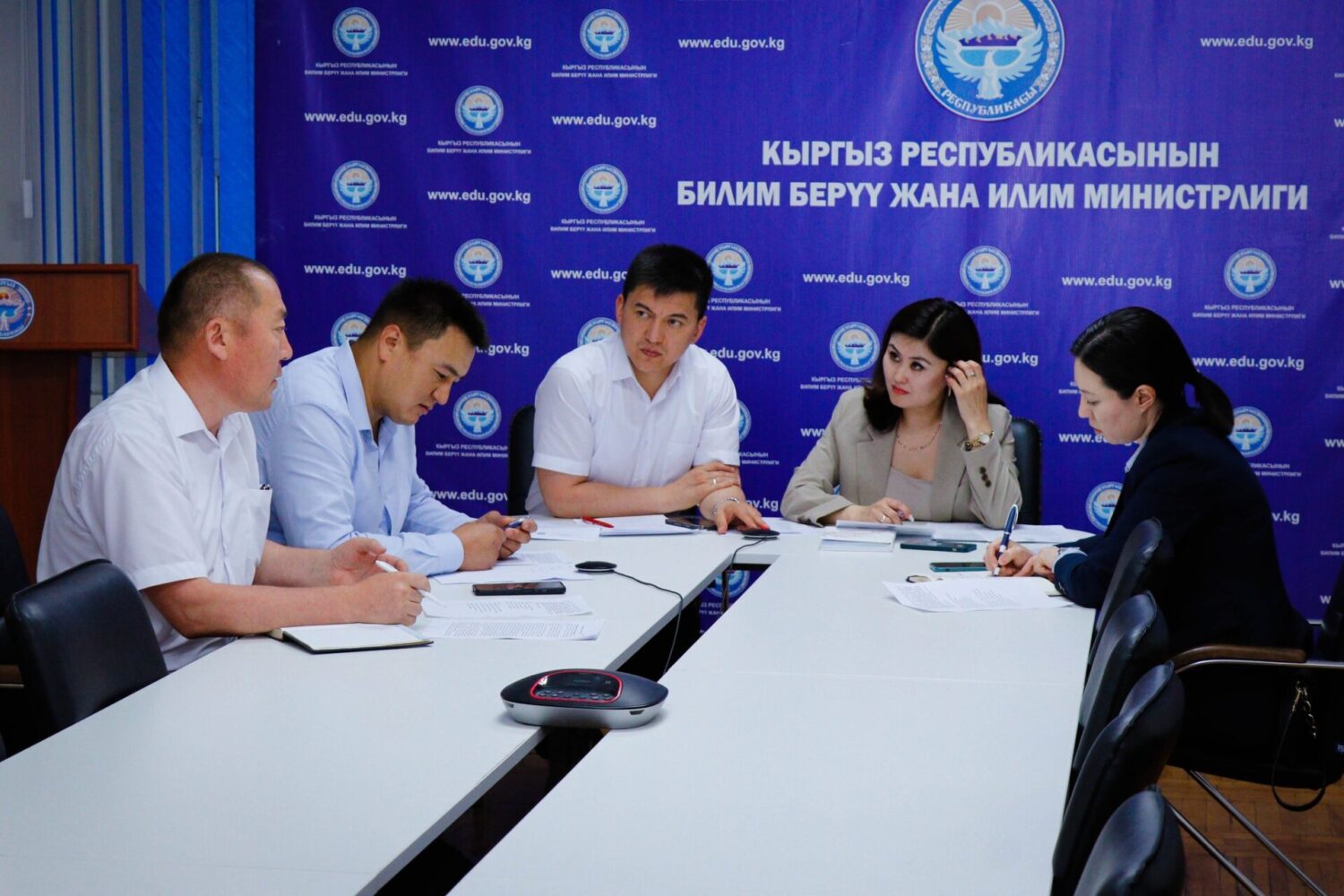 ЖОГОРКУ БИЛИМ БЕРҮҮ БОЮНЧА КЫРГЫЗ-ВЕНГЕР ЖУМУШЧУ ТОБУНУН БИРИНЧИ ОТУРУМУ ӨТТҮ