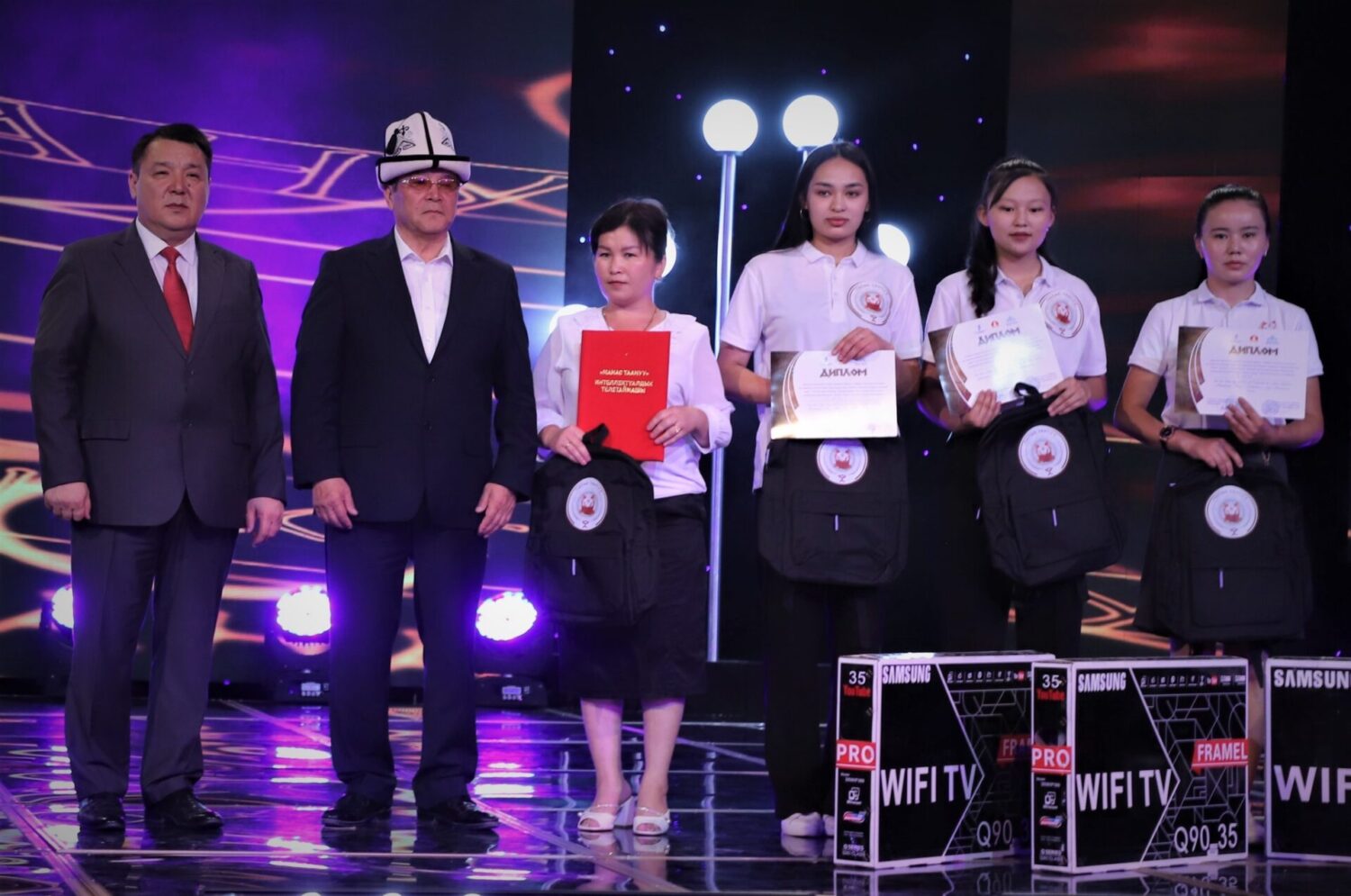 “МАНАС ТААНУУ” ТЕЛЕТАЙМАШЫНЫН ЖЕҢҮҮЧҮЛӨРҮ СЫЙЛАНДЫ