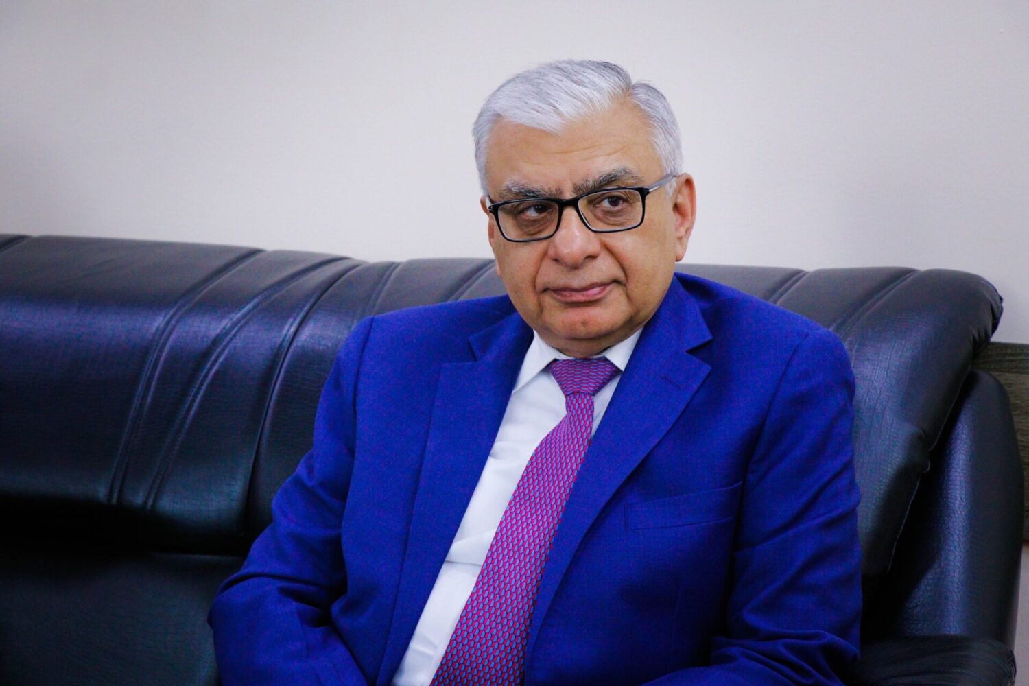 КАНЫБЕК ИМАНАЛИЕВ АГА ХАН ӨНҮКТҮРҮҮ УЮМУНУН ӨКҮЛДӨРҮН КАБЫЛ АЛДЫ