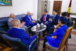 КАНЫБЕК ИМАНАЛИЕВ АГА ХАН ӨНҮКТҮРҮҮ УЮМУНУН ӨКҮЛДӨРҮН КАБЫЛ АЛДЫ