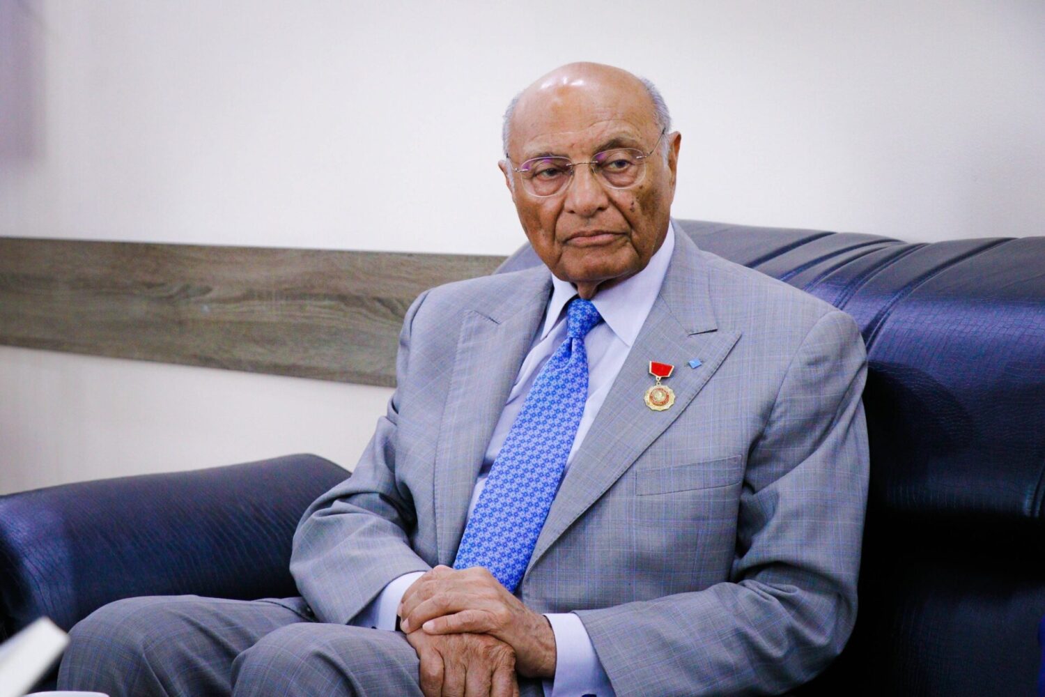 КАНЫБЕК ИМАНАЛИЕВ АГА ХАН ӨНҮКТҮРҮҮ УЮМУНУН ӨКҮЛДӨРҮН КАБЫЛ АЛДЫ