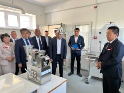 НАРЫН МАМЛЕКЕТТИК УНИВЕРСИТЕТИНДЕ ЭТТИ КАЙРА ИШТЕТҮҮ ЖАНА ЭТ АЗЫКТАРЫН ӨНДҮРҮҮ БОЮНЧА ЦЕХ АЧЫЛДЫ