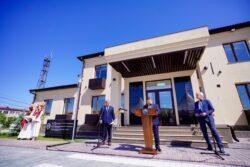 МИНИСТРЛЕР КАБИНЕТИНИН ТӨРАГАСЫ АКЫЛБЕК ЖАПАРОВ СЕЙСМОЛОГИЯ ИНСТИТУТУНУН ЖАҢЫ ИМАРАТЫН АЧТЫ