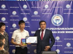 МИНИСТР ОЛИМПИАДАНЫН ЖЕҢҮҮЧҮЛӨРҮ ЖАНА МУГАЛИМДЕРИ МЕНЕН ЖОЛУКТУ