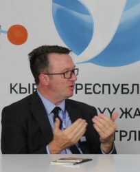 “БИЛИМ АРКЫЛУУ ӨЛКӨНҮ ӨНҮКТҮРСӨ БОЛОТ”