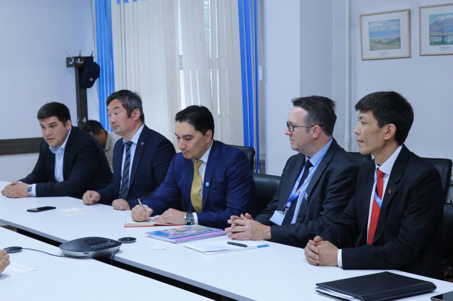 “БИЛИМ АРКЫЛУУ ӨЛКӨНҮ ӨНҮКТҮРСӨ БОЛОТ”