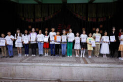 “САЛТТАР ДҮЙНӨСҮНӨ САЯКАТ” БАЛДАР СҮРӨТТӨРҮНҮН ЭЛ АРАЛЫК СЫНАГЫНЫН ЖЕҢҮҮЧҮЛӨРҮ СЫЙЛАНДЫ