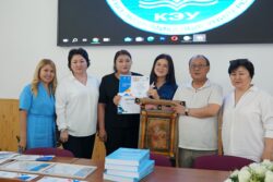 ОЛИМПИАДАНЫН ЖЕҢҮҮЧҮЛӨРҮ СЫЙЛАНДЫ