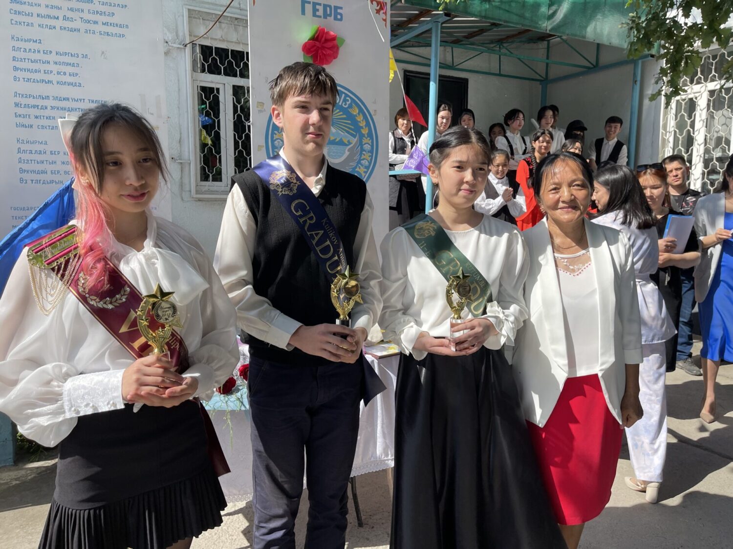 БИЛИМГЕ ДА, КЕСИПКЕ ДА ЭЭ БОЛУШАТ