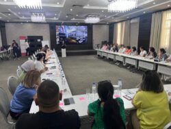 БИШКЕКТЕ ОКУУЧУЛАРДЫН СЕРГЕК ЖАШОО ОБРАЗЫН КАЛЫПТАНДЫРУУГА АРНАЛГАН ПИЛОТТУК ТРЕНИНГ ӨТТҮ