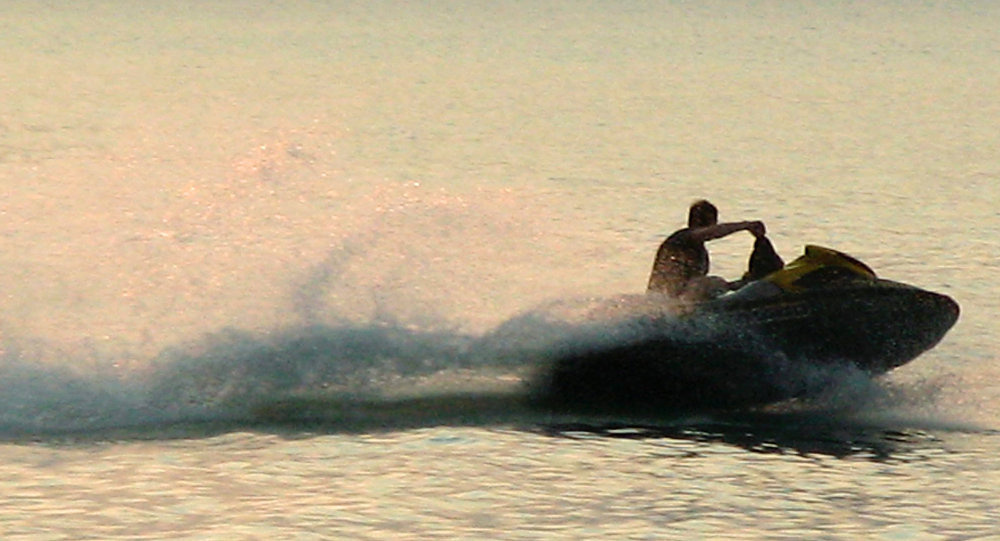 Чолпон-Ата шаарында скутер 3 эс алуучуну сүзүп кетти