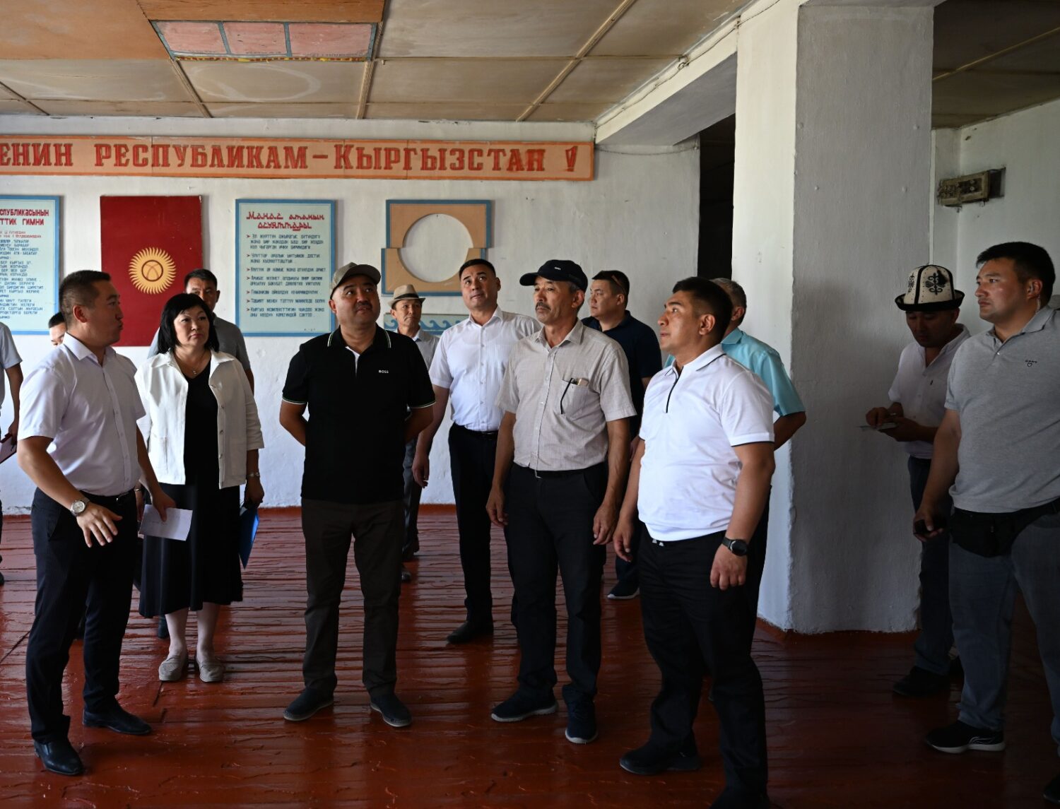 Төрага Нурланбек Шакиев Аксы районундагы мектептердин абалы менен таанышты